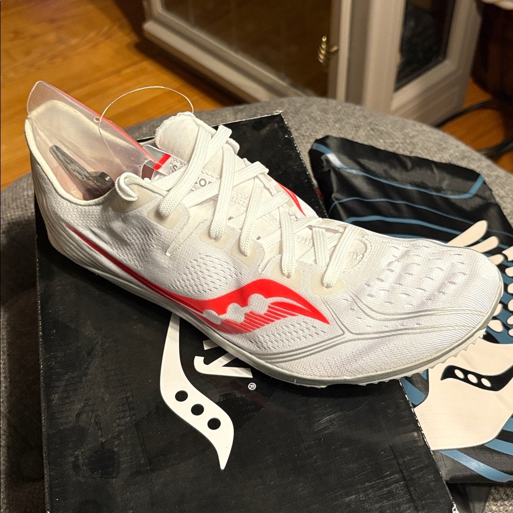 Saucony Endorphin 3 White and Red Running Shoes 
NIB woman’s 12